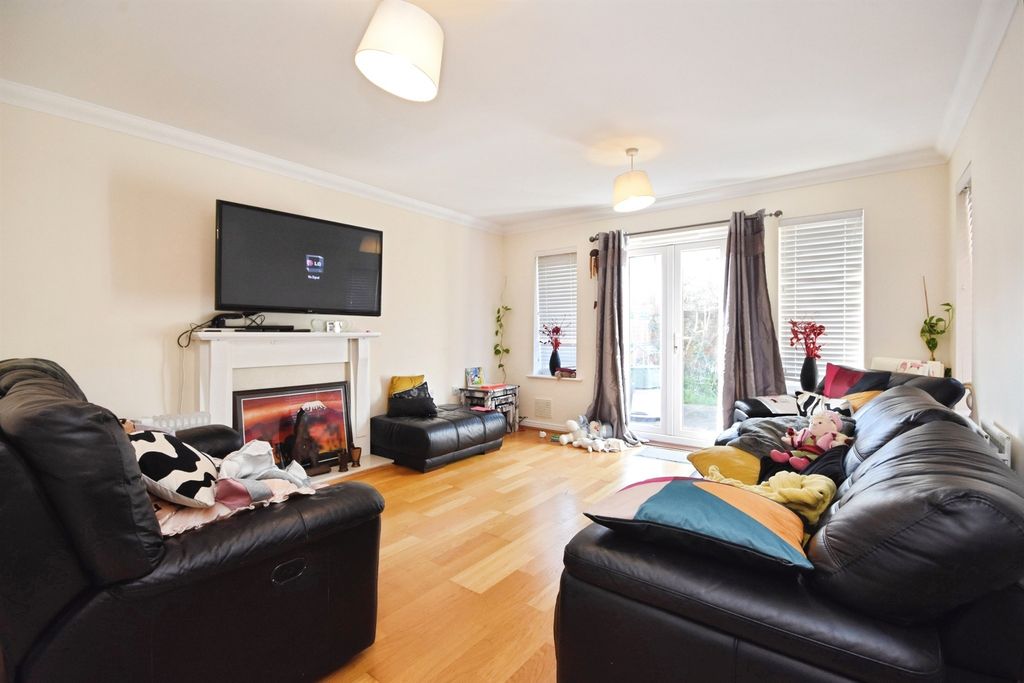 Property photo 2 of 11