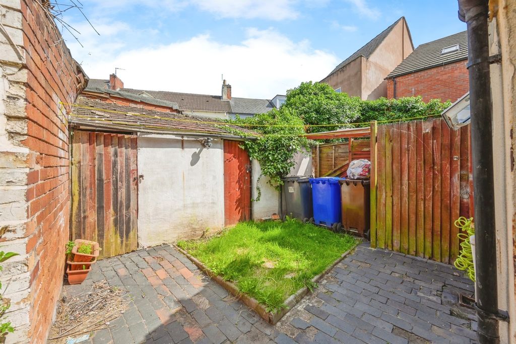 Property photo 2 of 17