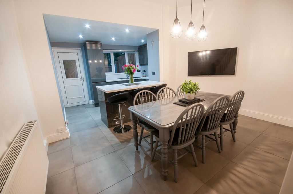 Property photo 1 of 15 Dining Room