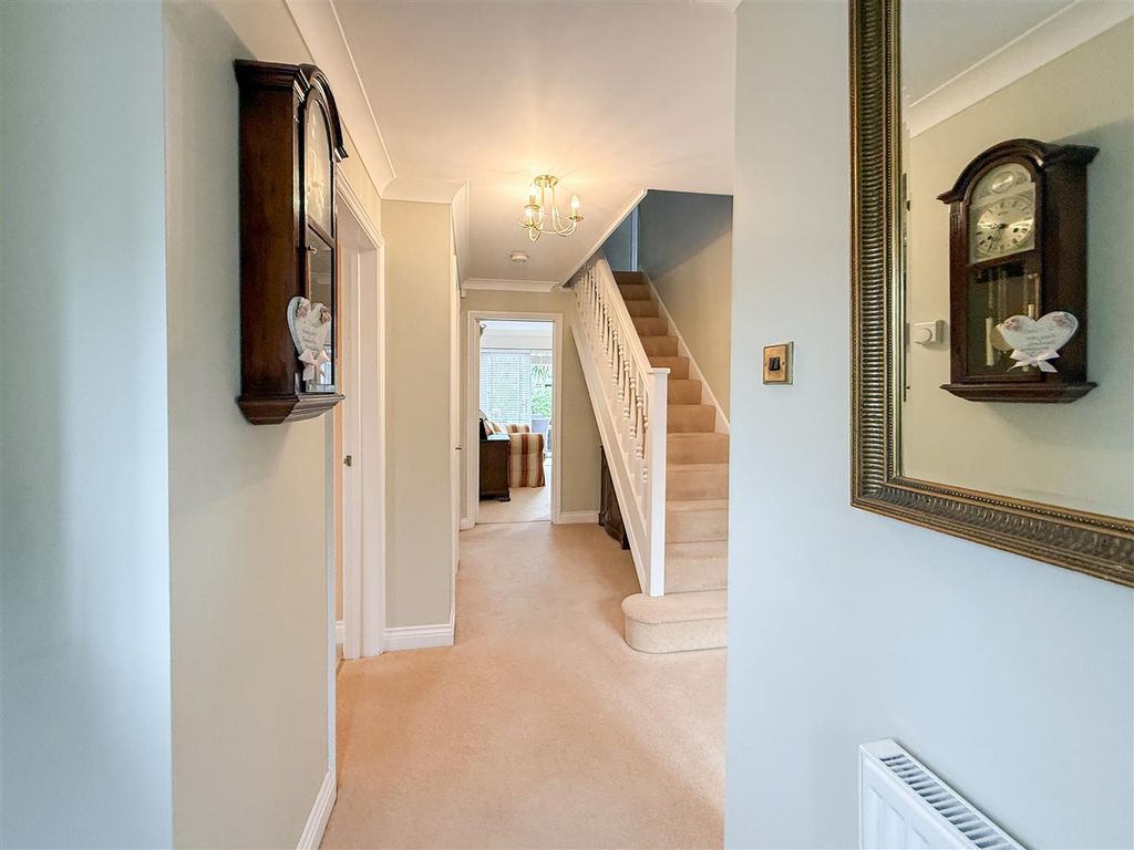 Property photo 3 of 22 Entrance Hall