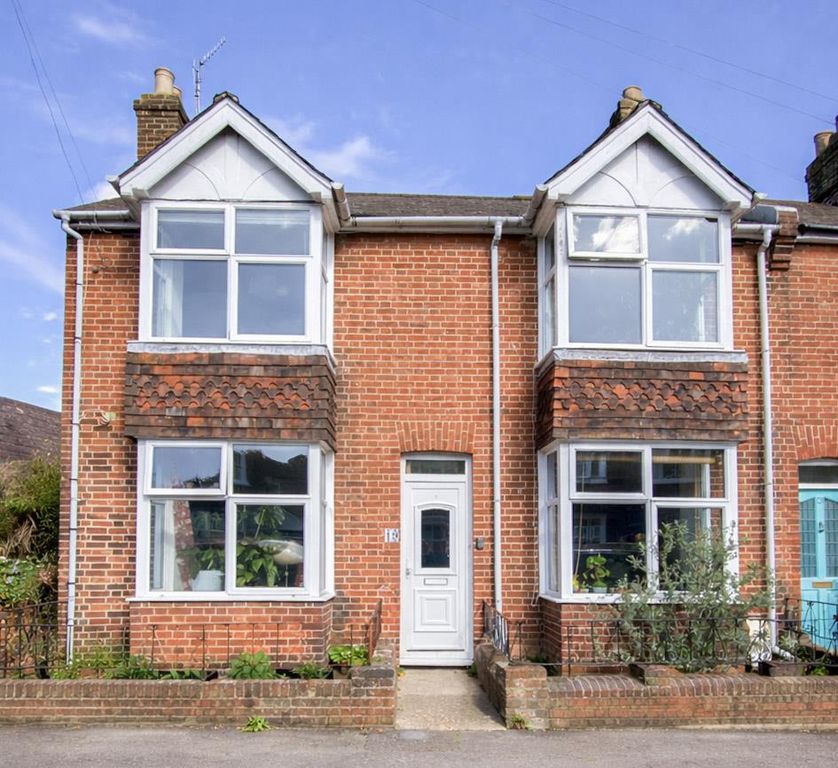 Property photo 1 of 20 19 Morris Road Front.Jpg