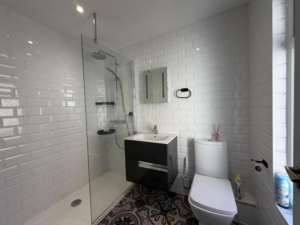 Property photo 3 of 6 E6Cb960d-A3E6-4B97-A323-B98A59268E39.Jpeg