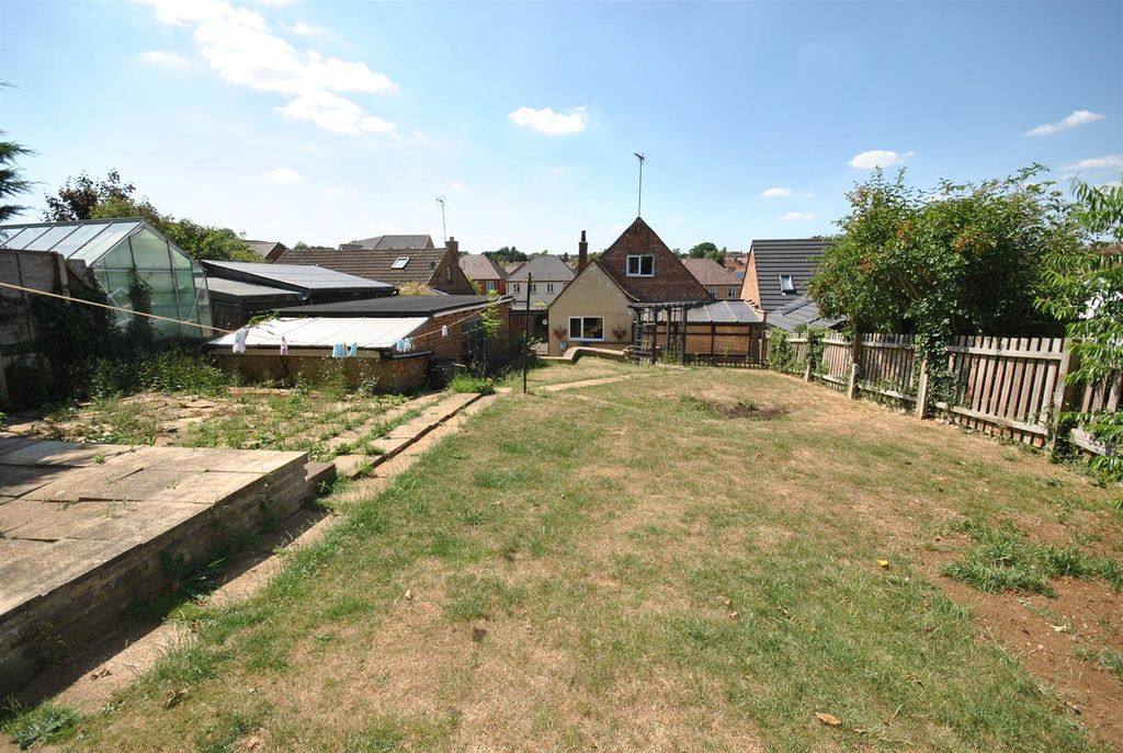 Property photo 2 of 18