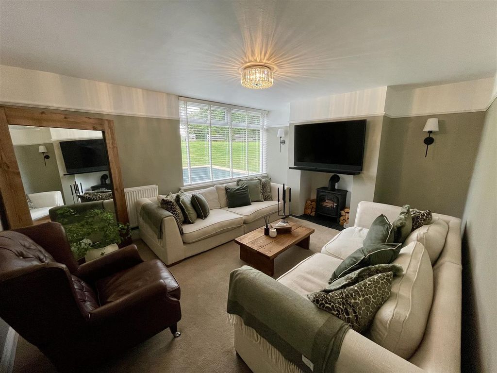 Property photo 3 of 21 Lounge