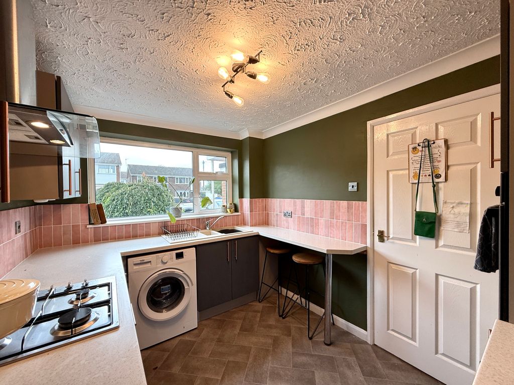 Property photo 3 of 16 Kitchen