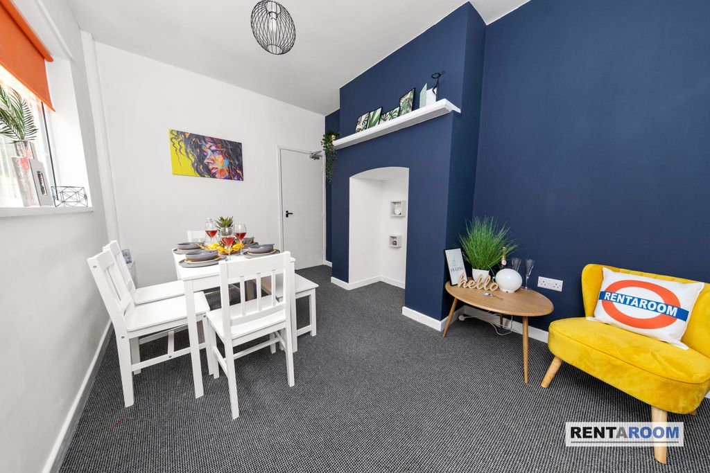 Property photo 2 of 31