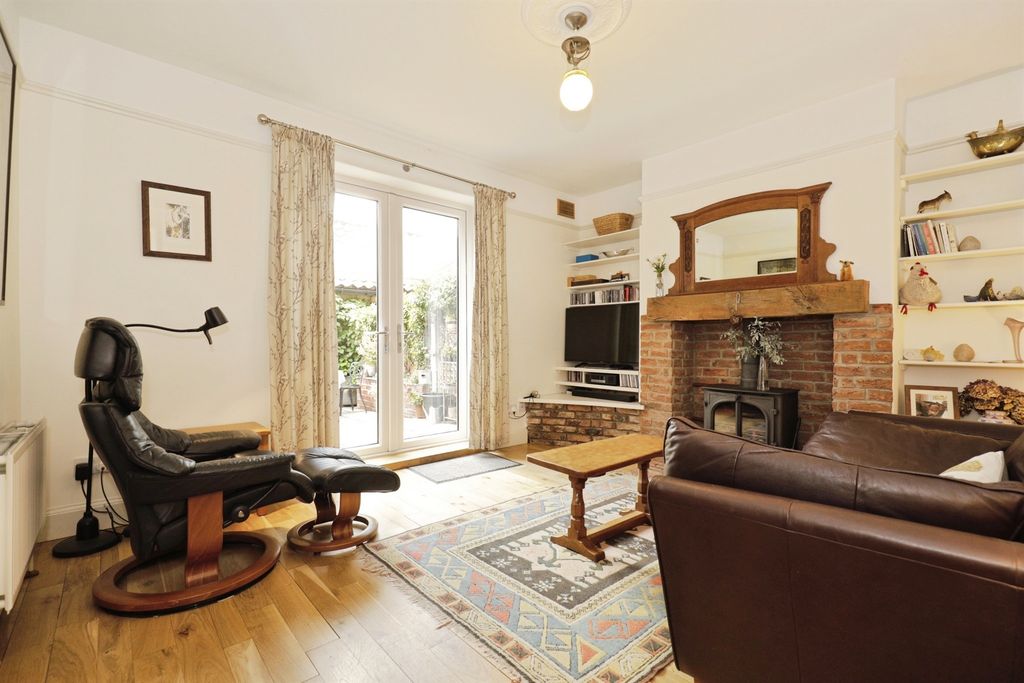 Property photo 3 of 28