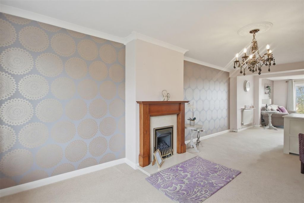 Property photo 3 of 15 Lounge/Diner