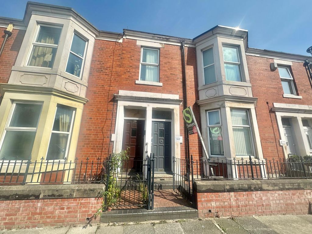 Property photo 1 of 11 2 Bed Flat For Sale