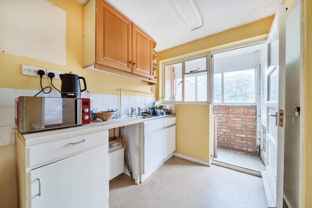 Property photo 2 of 11 Kitchen