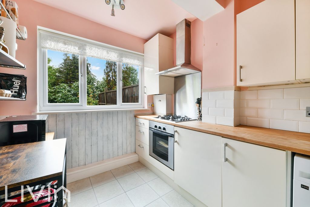 Property photo 3 of 12 Escourt Road, 64-19