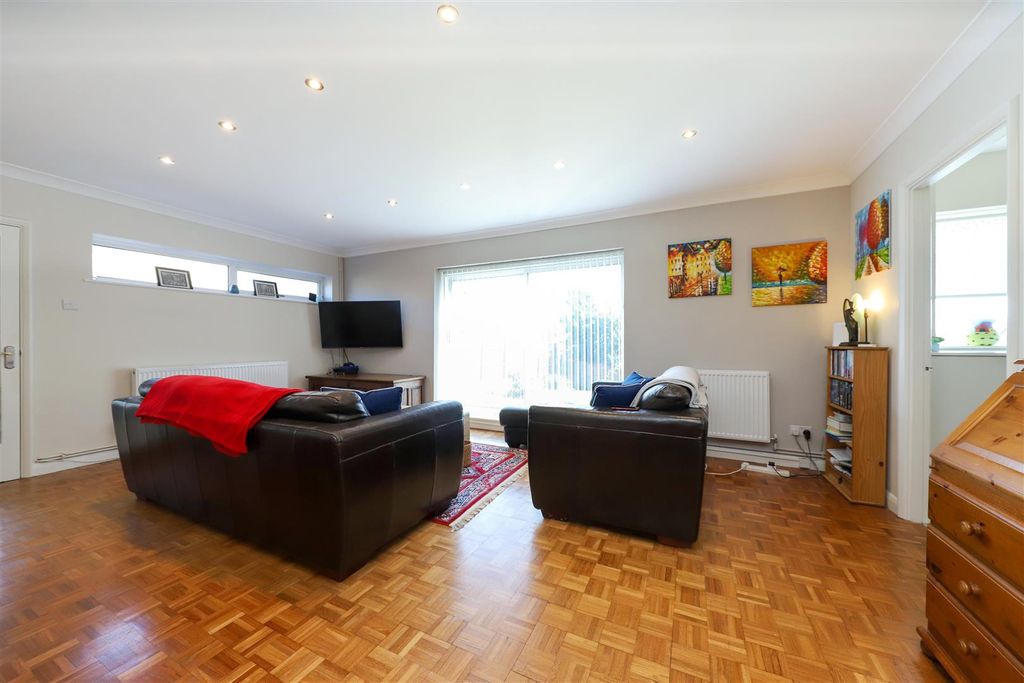 Property photo 3 of 16 Living Room