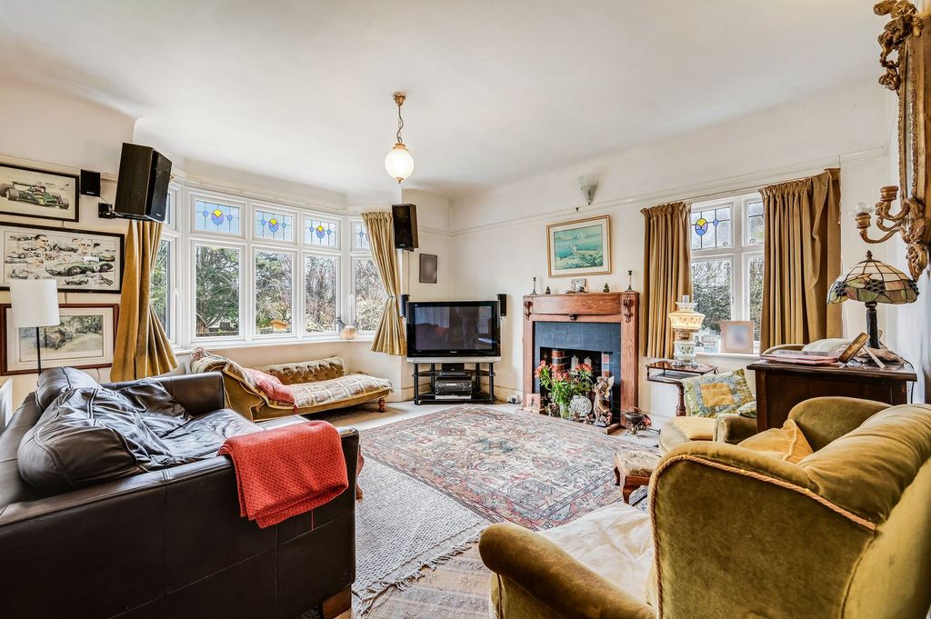 Property photo 2 of 25