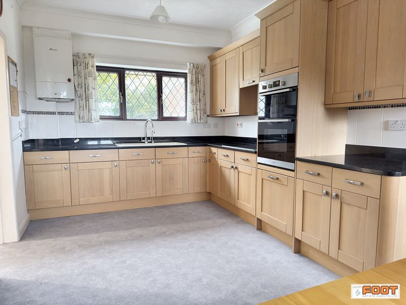 Property photo 3 of 33 Photo 12