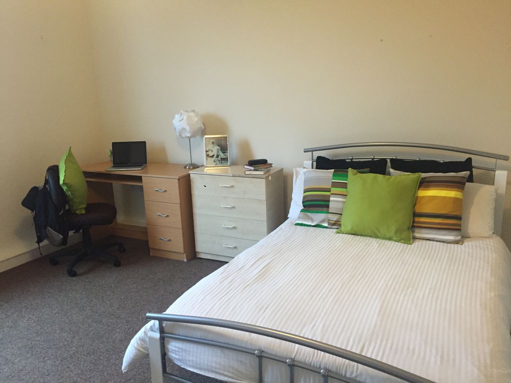 Property photo 1 of 8 Bedroom