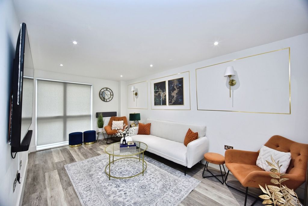 Property photo 2 of 19 Photo