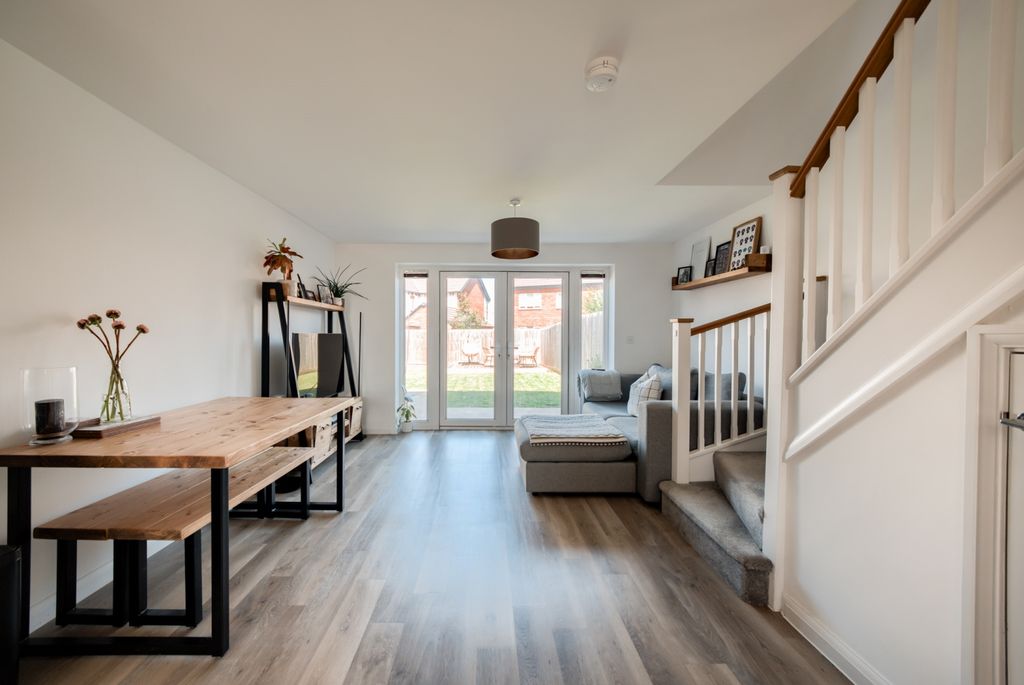 Property photo 3 of 16 Xt5A3974-Hdr(3)