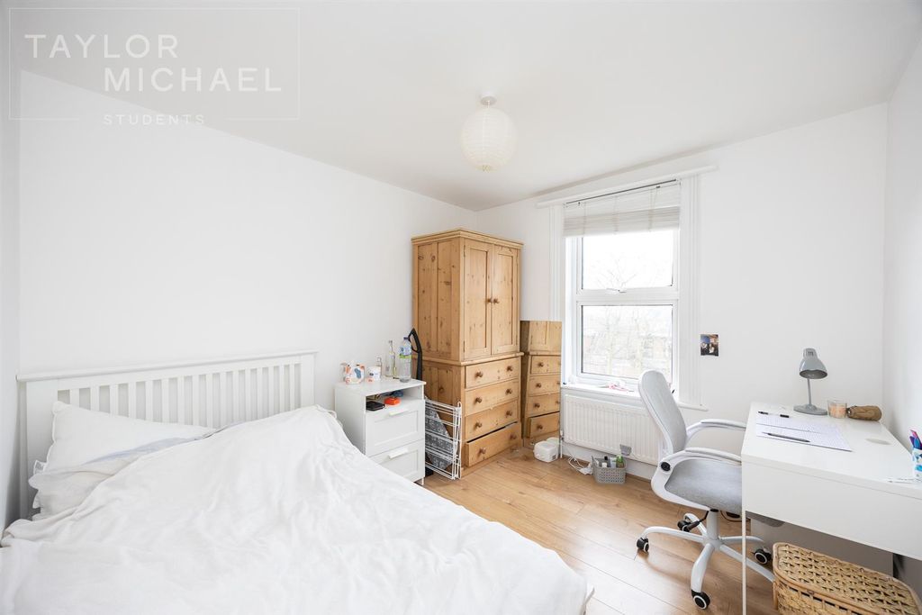 Property photo 3 of 16 Bedroom