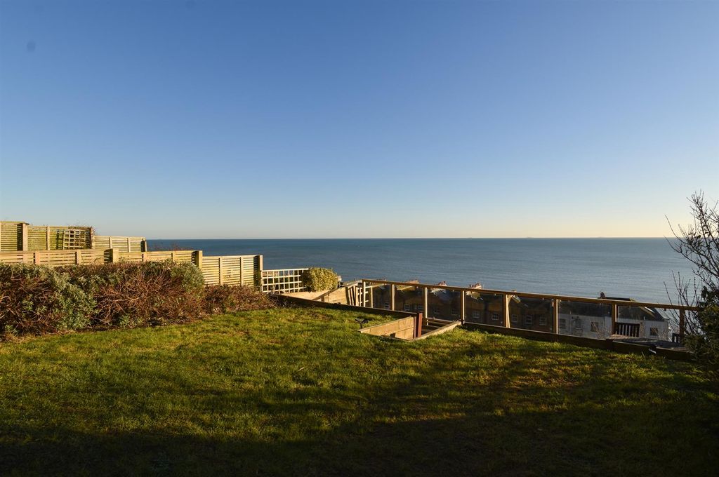 Property photo 3 of 26 Garden