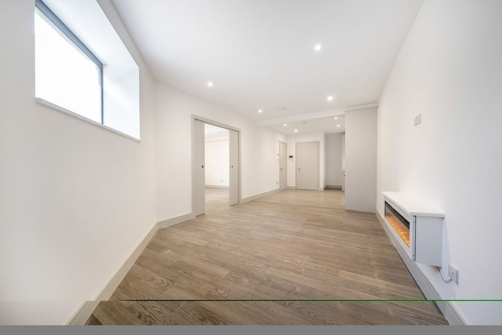 Property photo 3 of 13 1215248 (3)