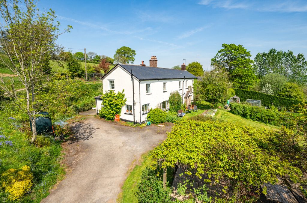 Property photo 3 of 38 Bampton, Seddons