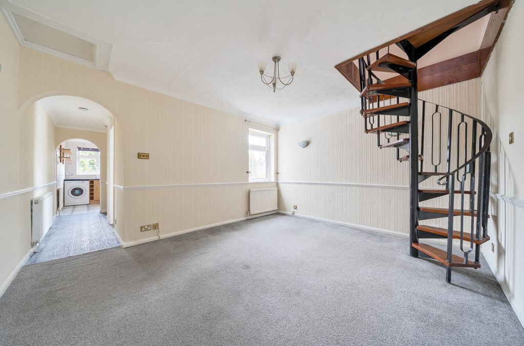 Property photo 2 of 11 1372433-9-68Ff7Ac...