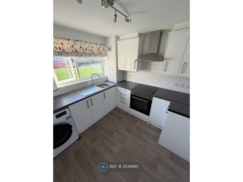 Property photo 2 of 8 Kitchen