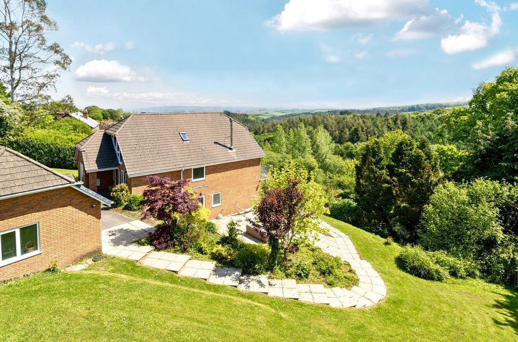 Property photo 1 of 16 Crows Nest