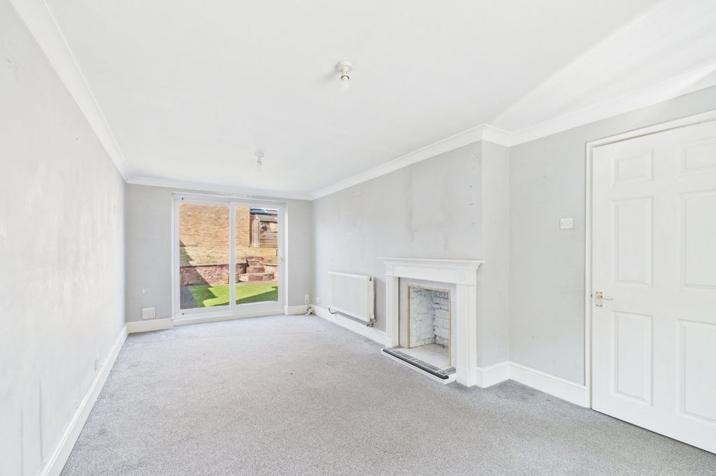 Property photo 2 of 11 Picture No. 17