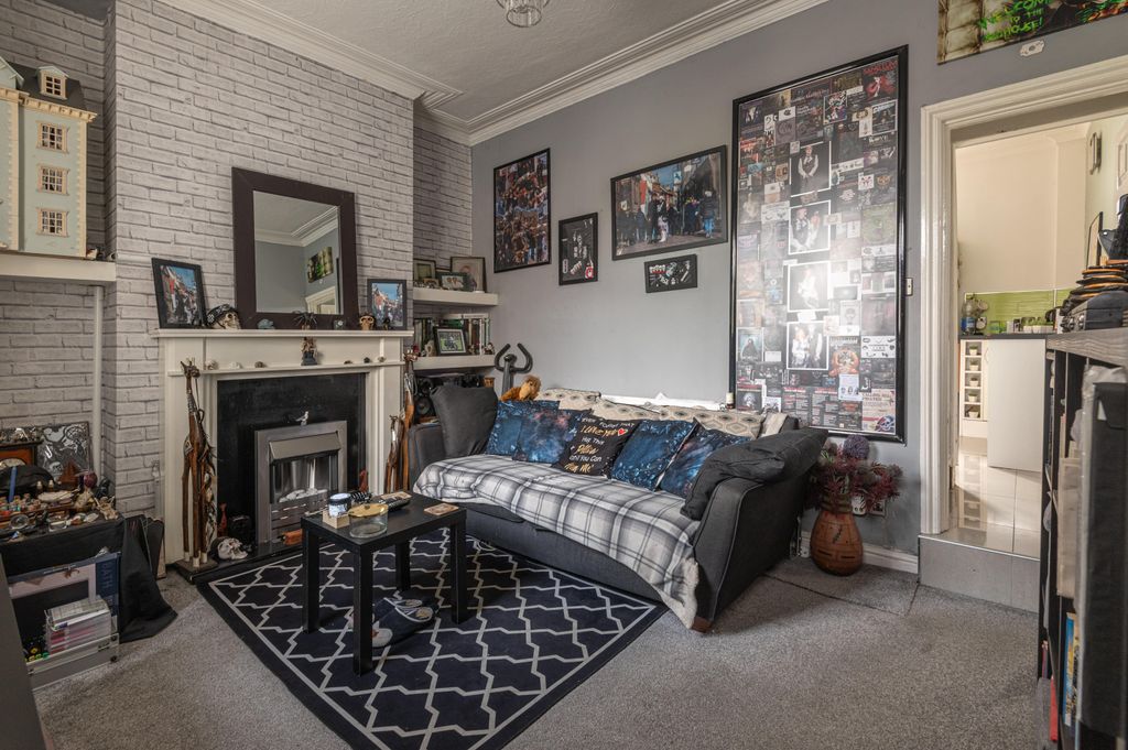 Property photo 2 of 17