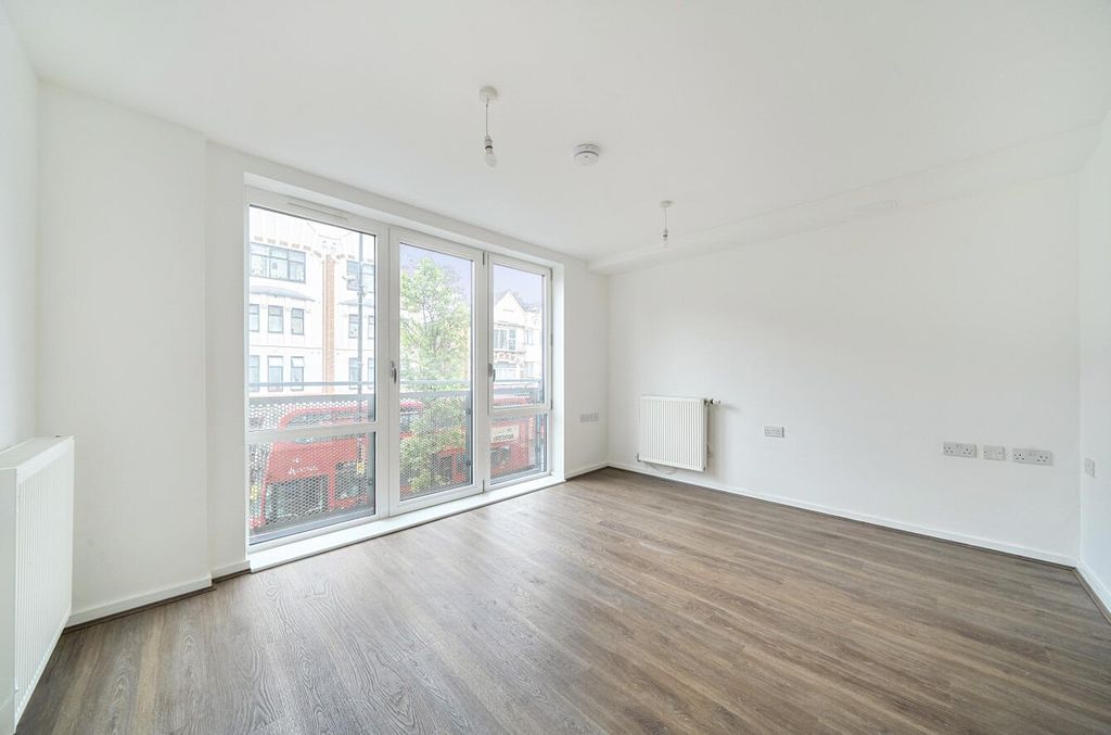 Property photo 3 of 9 5 (1).Jpg