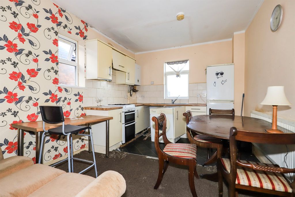 Property photo 3 of 12