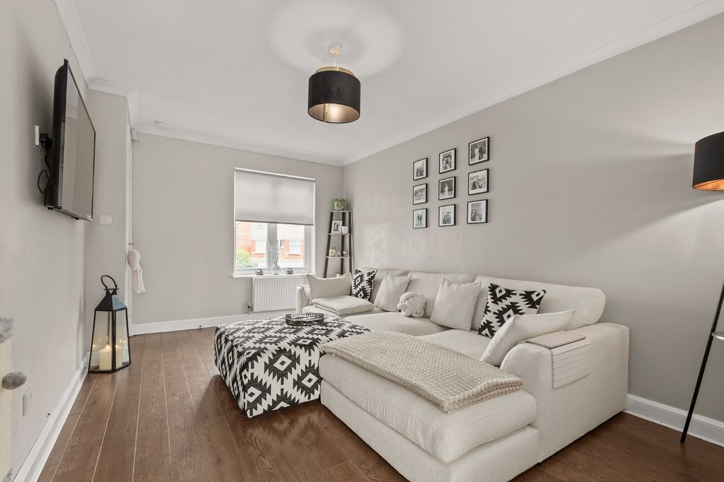 Property photo 2 of 25 5218635
