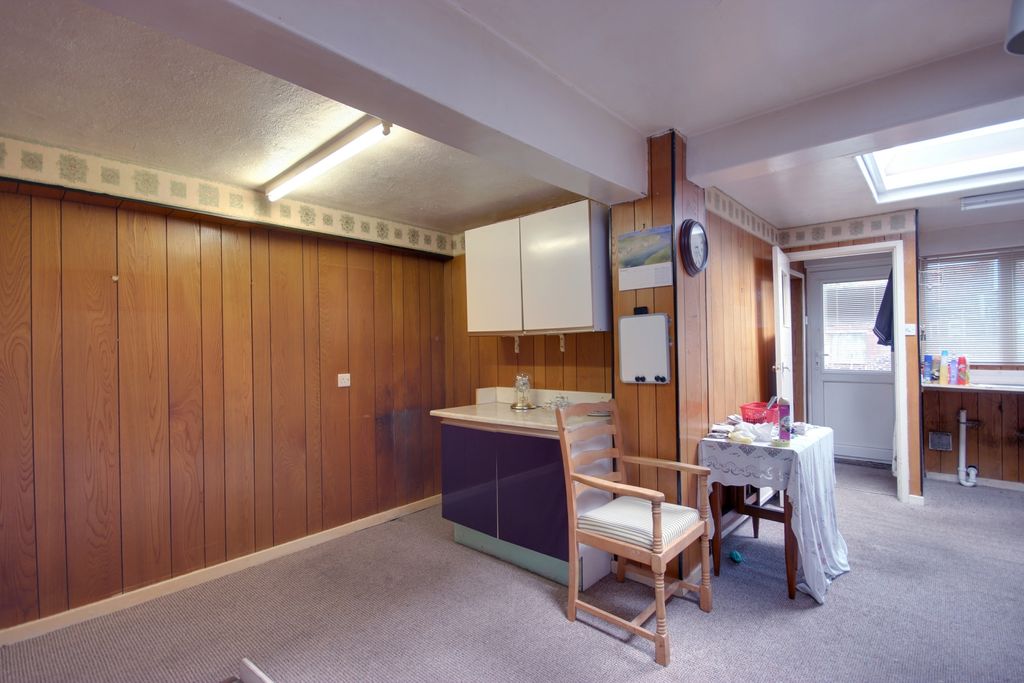 Property photo 2 of 19 1 Kit Din A