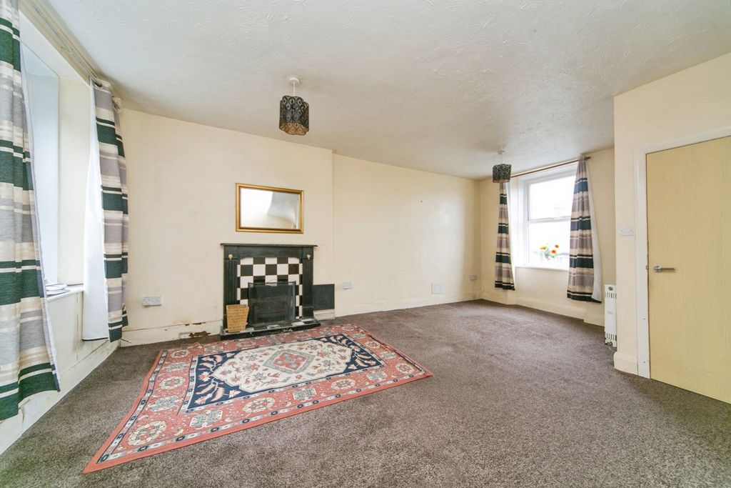 Property photo 2 of 18 Living Room