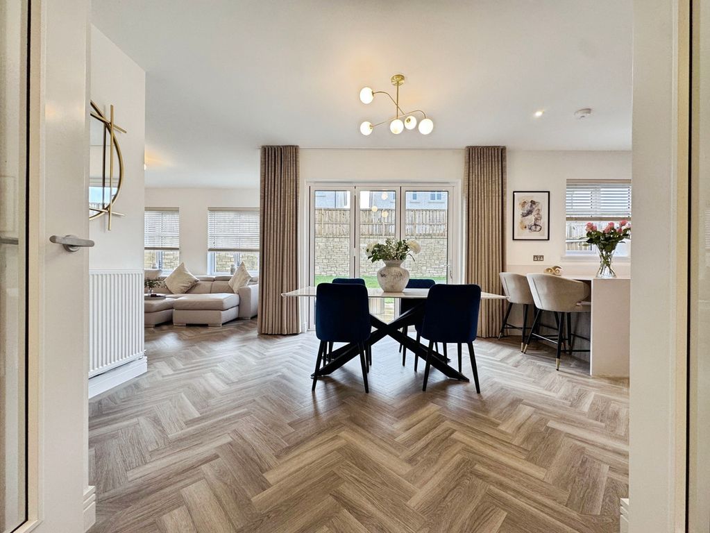 Property photo 2 of 35