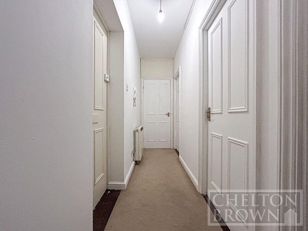 Property photo 2 of 23 Entrance Hall