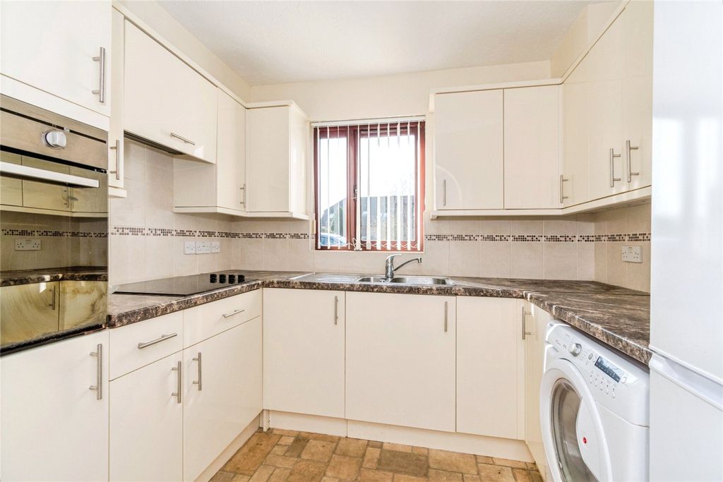 Property photo 3 of 14 Kitchen