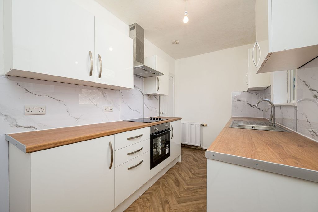 Property photo 3 of 14 Kitchen