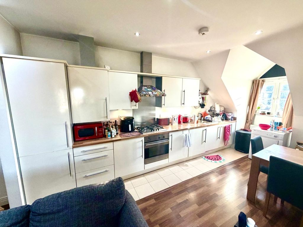 Property photo 3 of 7 Kitchen