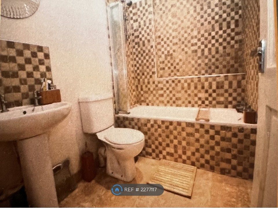 Property photo 3 of 4 Bathroom