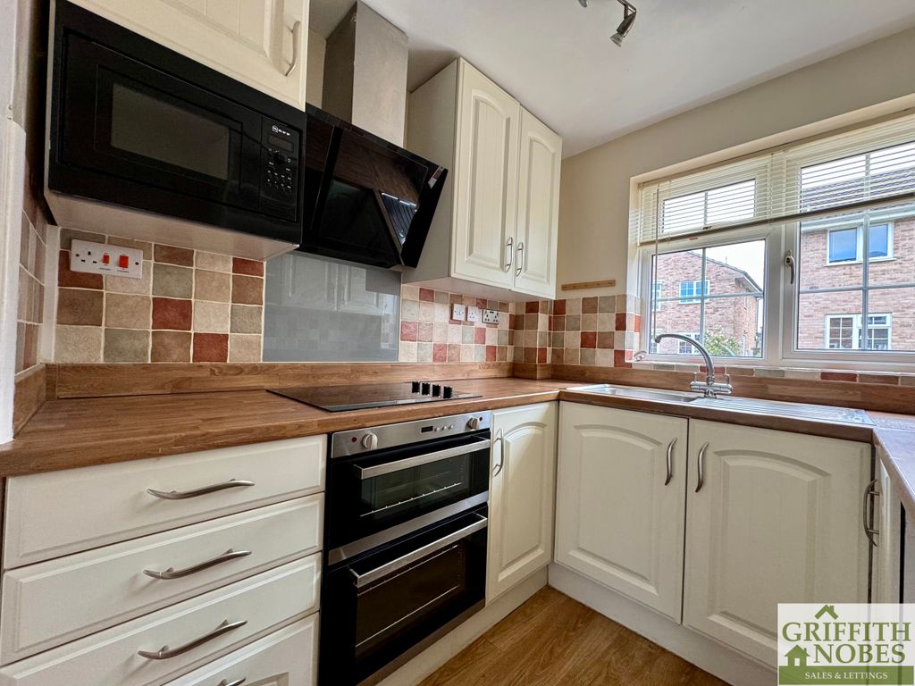 Property photo 3 of 16 Kitchen