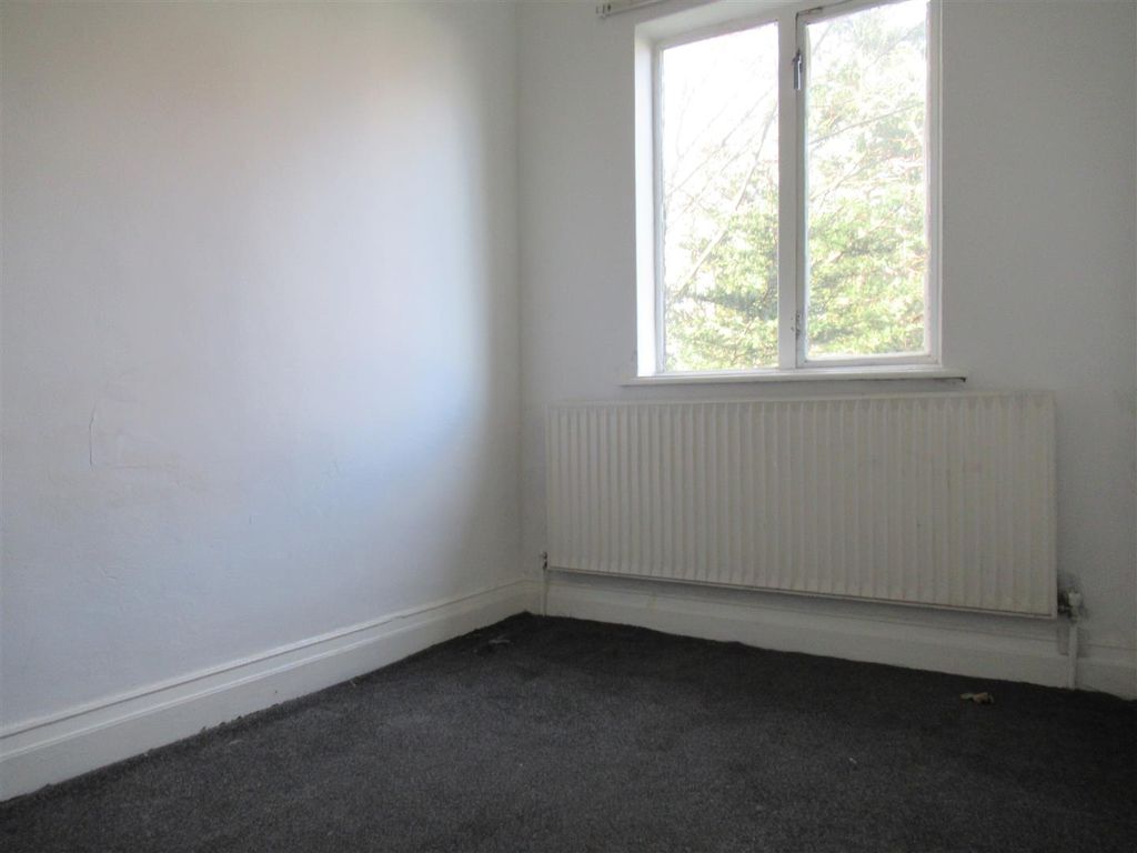Property photo 3 of 8 16 Clifford Court, Nw2 (2).Jpg