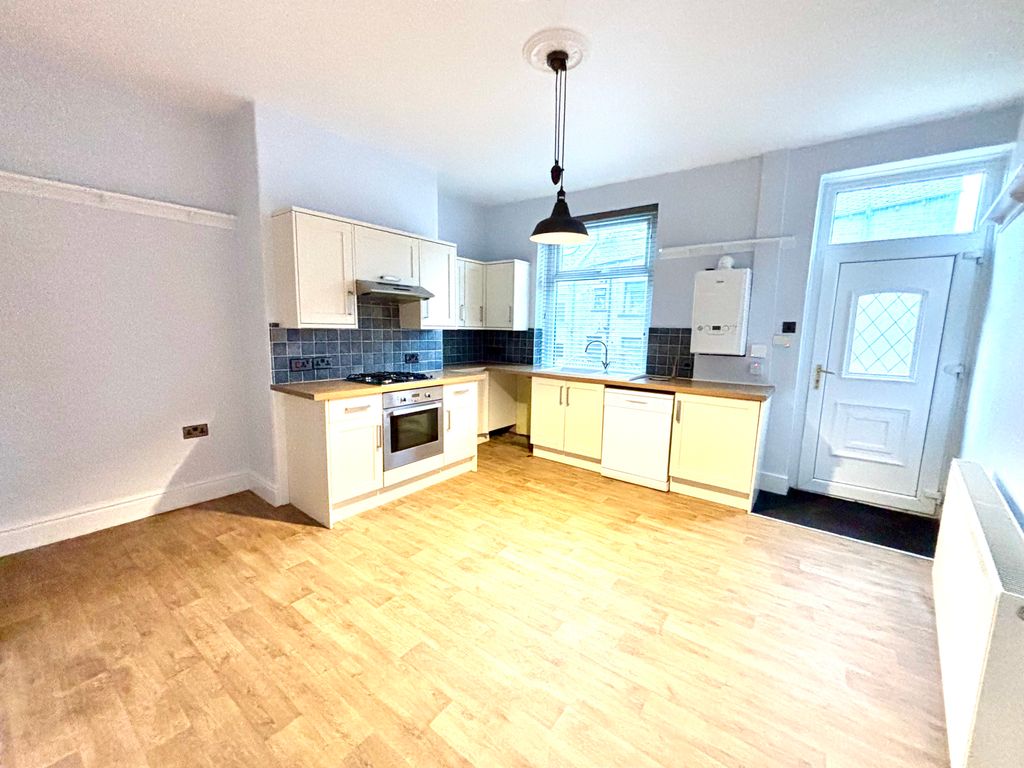 Property photo 3 of 13 Dining Kitchen