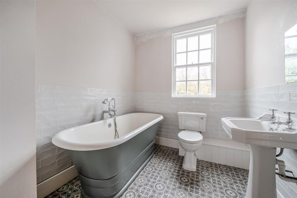 Additional image 13 of 6 bed detached house to rentThe Square, Cranborne, Wimborne BH21