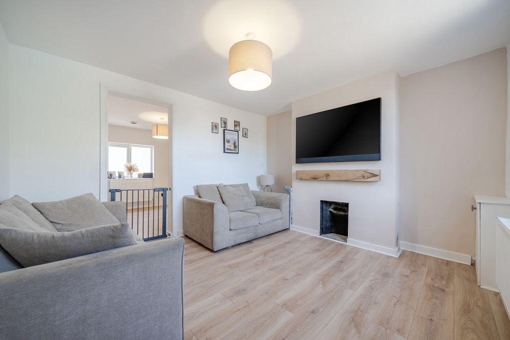 Property photo 3 of 20 Reception