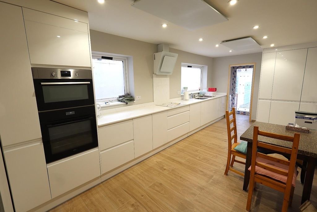 Property photo 2 of 12 Re-Fitted Kitchen/Diner