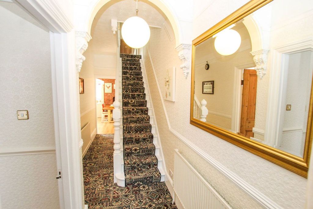 Property photo 2 of 22