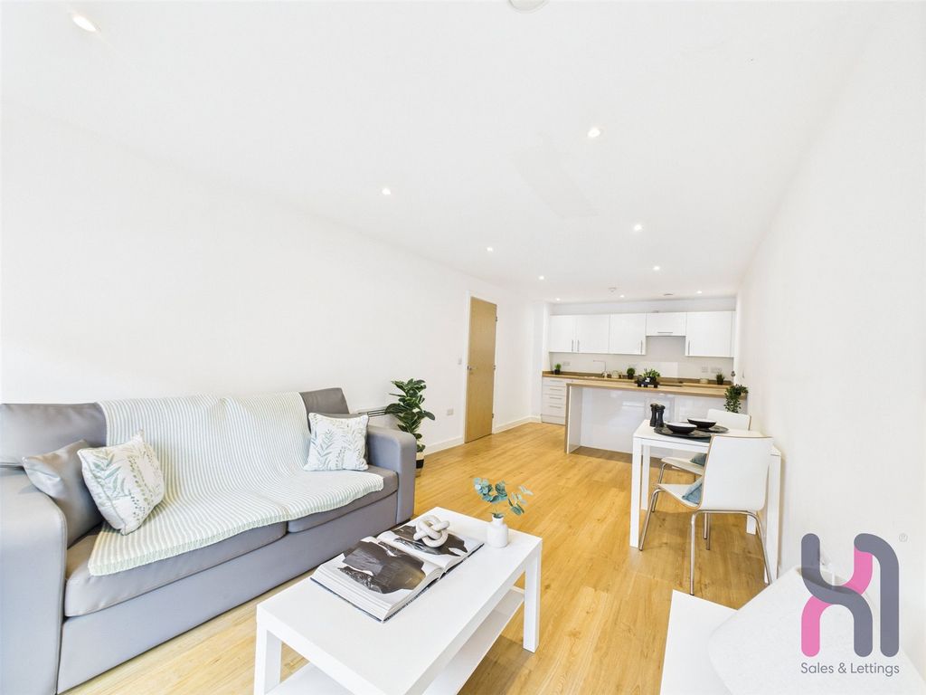 Property photo 2 of 9 Picture No. 24