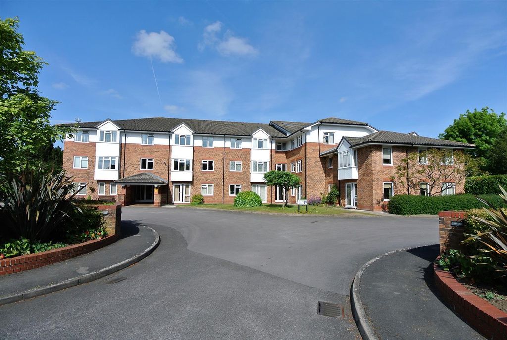 Property photo 1 of 16 Cedar Court